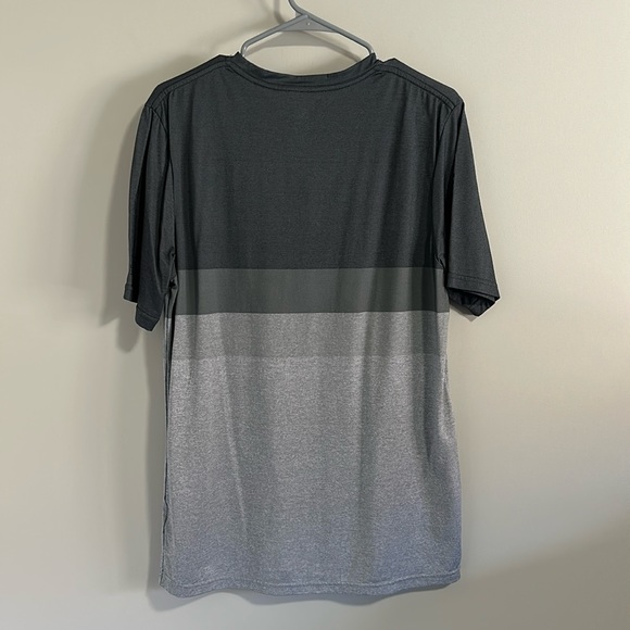 Men’s Volcom T - L - Picture 2 of 3
